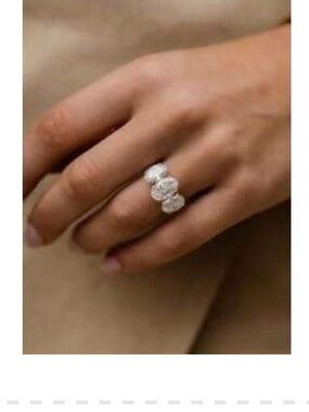 SHEIN size 6 White Three-Cluster Halo Statement Ring